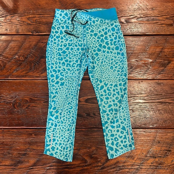 Nike matching set pants are small, shirt is medium - Picture 2 of 3